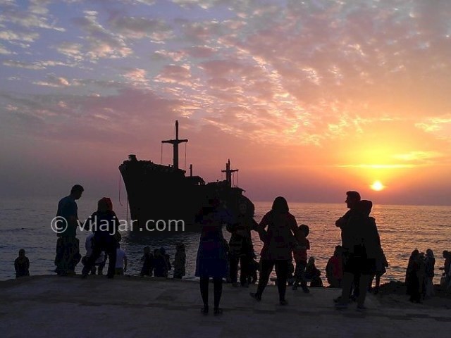 عکس اصلی شماره 4 - کشتی یونانی در ساحل کیش
