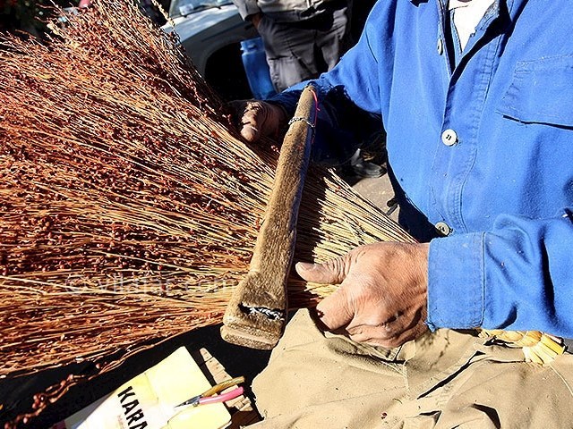 عکس شماره 4 - جاروبافی در امیرکلا بابل