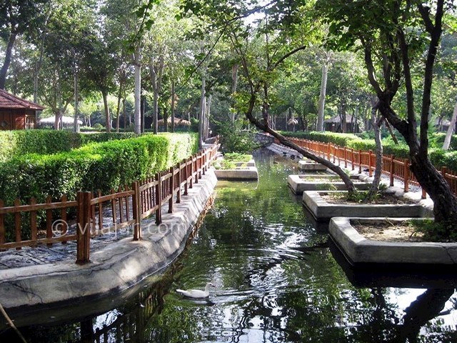 عکس شماره 17 - باغ پرندگان اصفهان