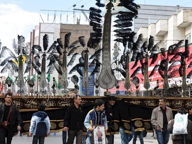 عکس شماره 5 - عَلَم کِشی یا عَلَم گردانی