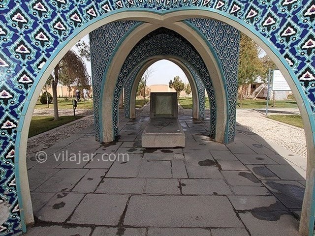 عکس شماره 3 - آرامگاه کمال الملک