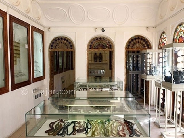 عکس اصلی شماره 2 - موزه قصر آینه در یزد