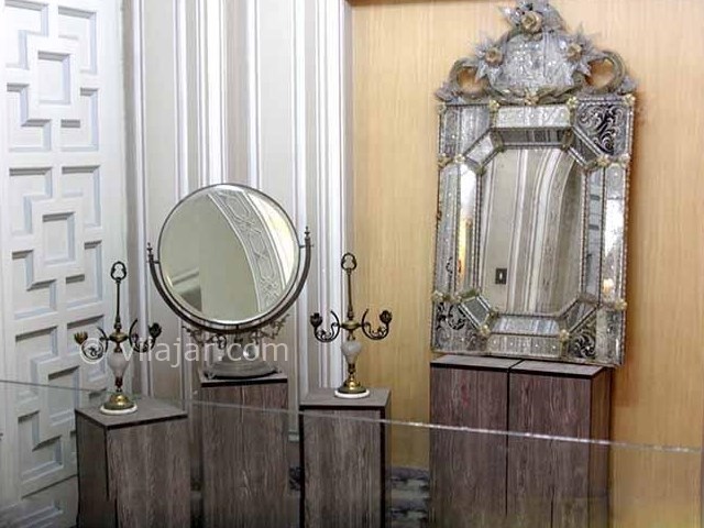 عکس شماره 11 - موزه قصر آینه در یزد