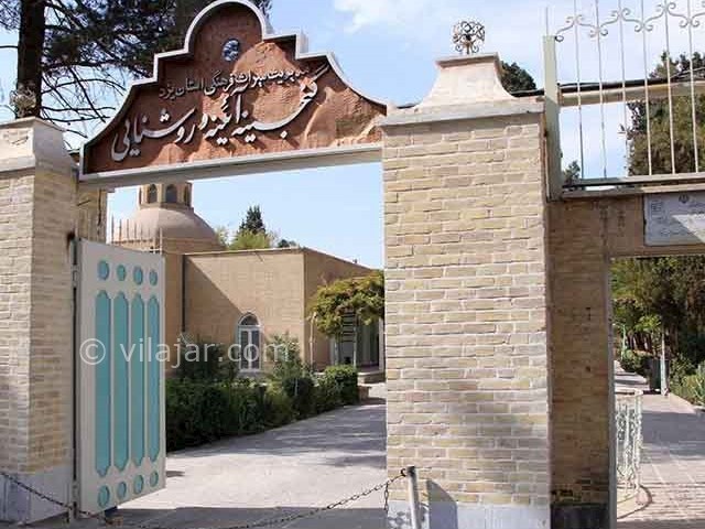 عکس شماره 12 - موزه قصر آینه در یزد