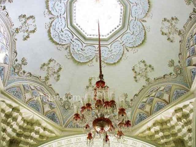 عکس شماره 13 - موزه قصر آینه در یزد