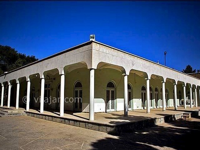 عکس شماره 14 - موزه قصر آینه در یزد