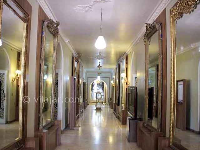 عکس شماره 15 - موزه قصر آینه در یزد