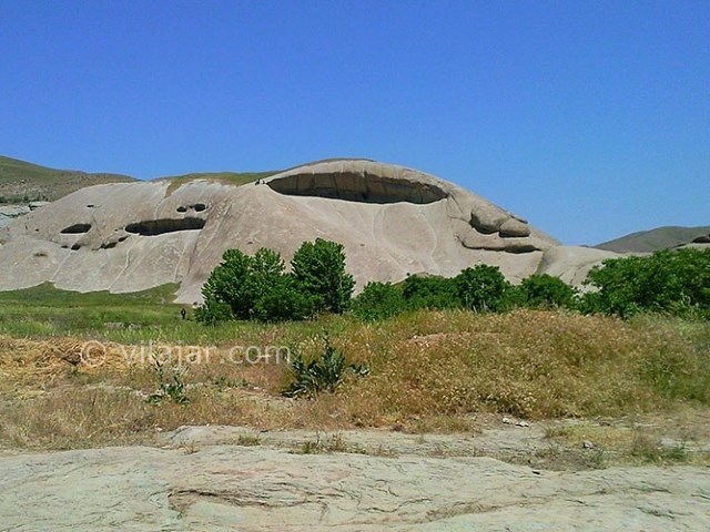 عکس شماره 4 - ایوان سنگی نیاق قزوین