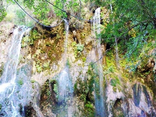 عکس شماره 5 - روستا و آبشار اخلمد