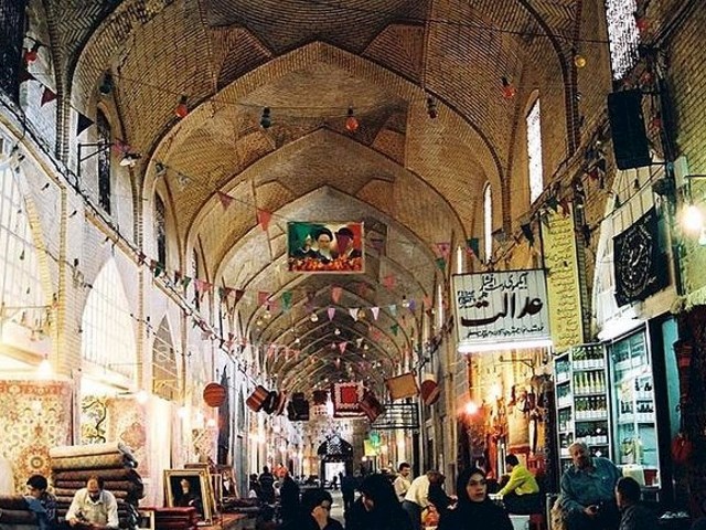 عکس اصلی شماره 8 - بازار خان در یزد