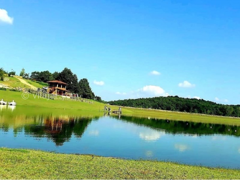 عکس شماره 11 - روستا و دریاچه سقالکسار