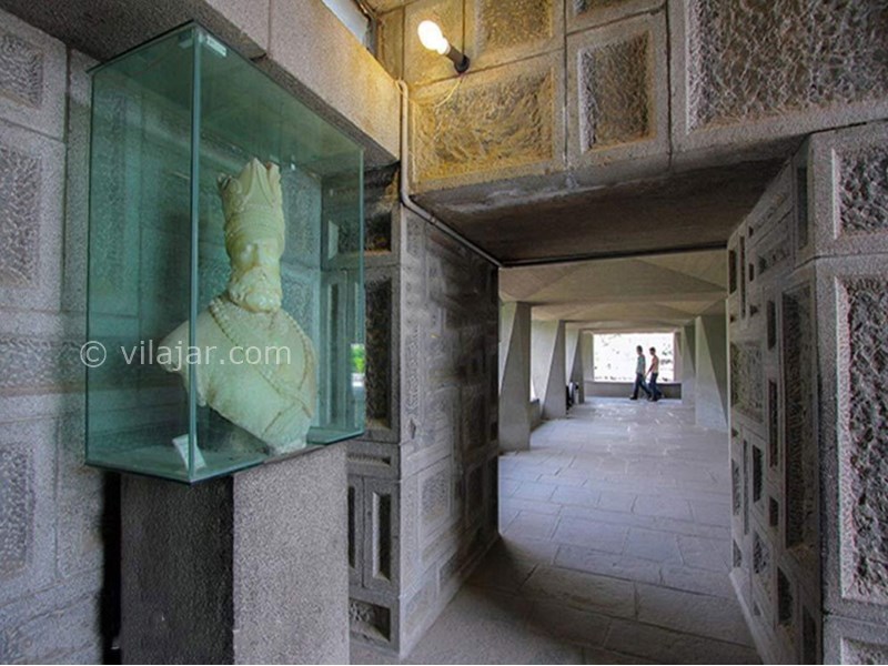 عکس شماره 5 - آرامگاه نادرشاه افشار