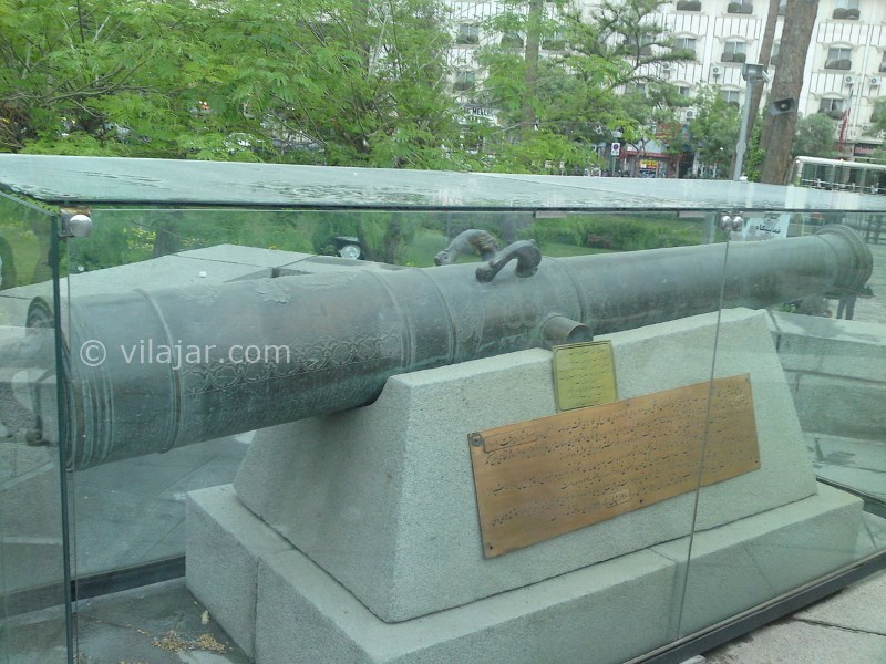 عکس شماره 7 - آرامگاه نادرشاه افشار