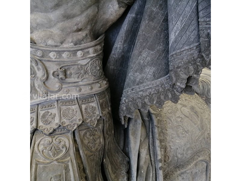 عکس شماره 13 - مجسمه‌ کوروش در کلاردشت