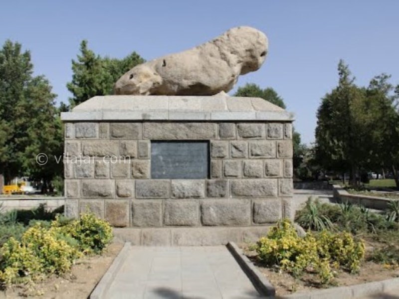 عکس اصلی شماره 2 - مجسمه شیر سنگی همدان