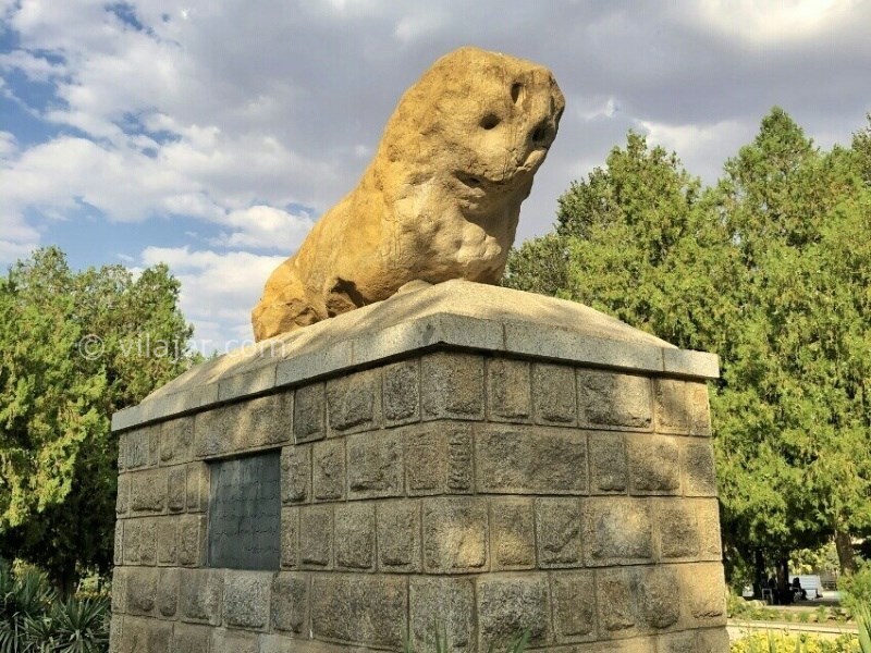عکس شماره 3 - مجسمه شیر سنگی همدان