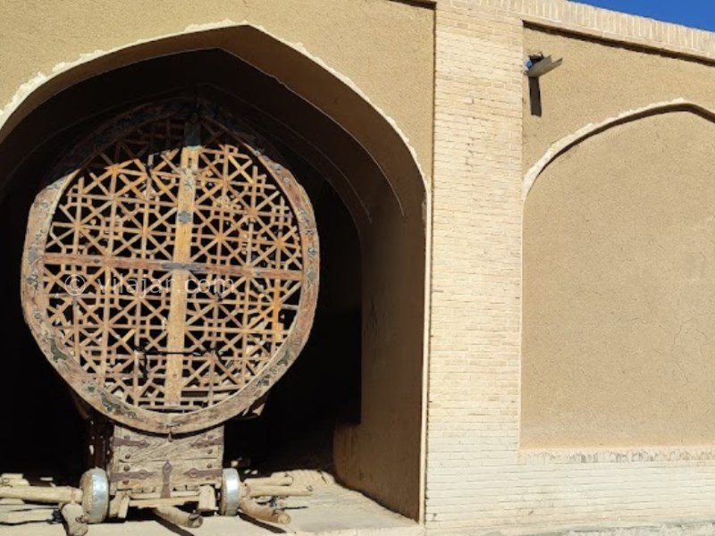 عکس شماره 3 - آب انبار و حسینیه نراق