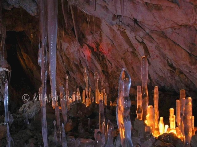 عکس اصلی شماره 2 - غار یخ مراد در جاده چالوس