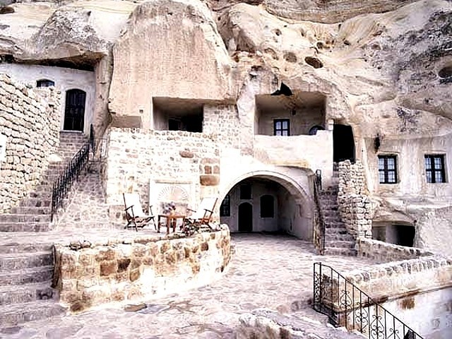 عکس شماره 5 - هتل صخره ای لاله کندوان