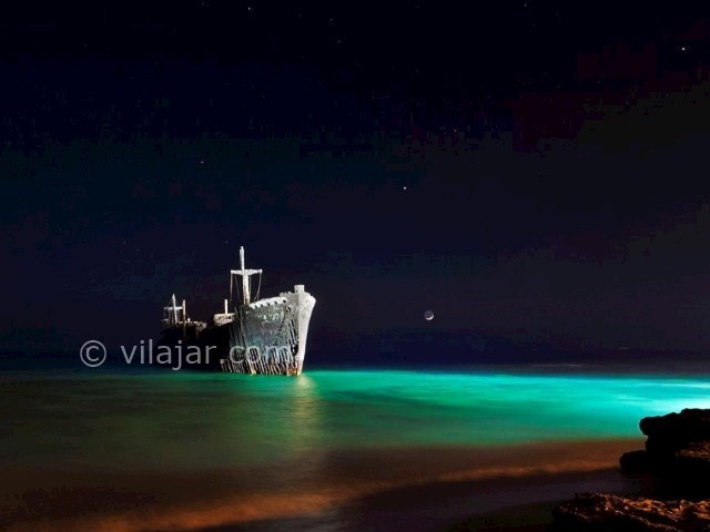 عکس اصلی شماره 1 - کشتی یونانی در ساحل کیش