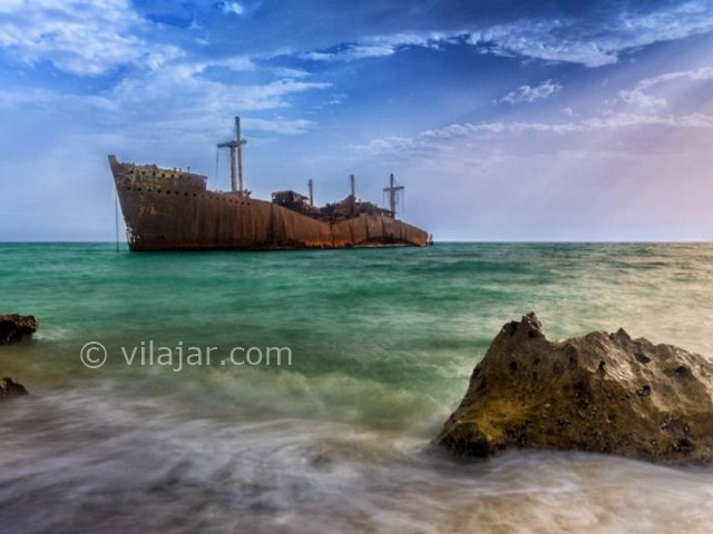 عکس اصلی شماره 2 - کشتی یونانی در ساحل کیش