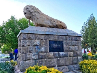 مجسمه شیر سنگی همدان