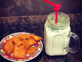 گوش فیل و دوغ