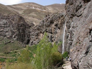 روستا و آبشار سنگان
