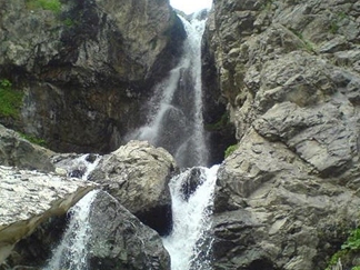 آبشار دربندسر نزدیک تهران