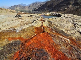 چشمه آب سرخ فریزهند