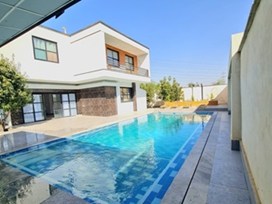 ویلا با استخر آبگرم نزدیک کردان