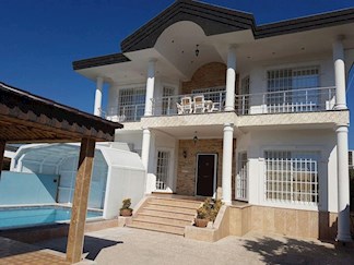 ویلا با استخر روباز متل قو