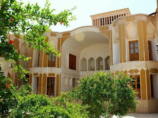 اقامتگاه آقازاده ابرکوه