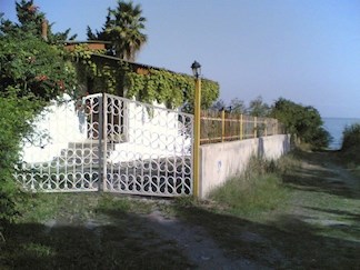 ویلا لب دریا نزدیک چالوس