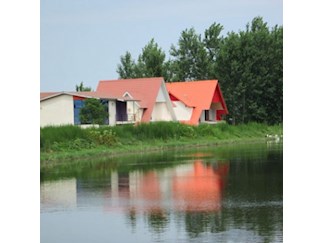 ویلا در چمستان رو به دریاچه