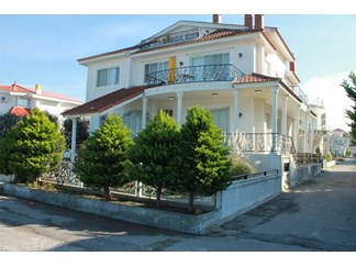 ویلا در دریاکنار رو به آب