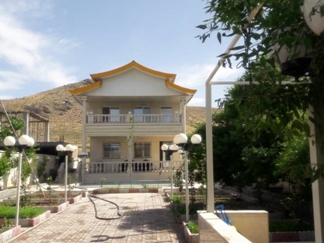 ویلا با استخر روباز در ساوه یولاق