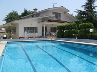 اجاره ویلا با استخر روباز در رامسر