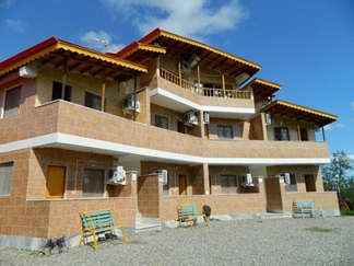 اجاره اقامتگاه نزدیک قلعه رودخان