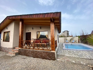 خانه سنتی با استخر نیاسته رامسر