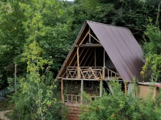 کلبه کاج در اقامتگاه بومگردی کومه