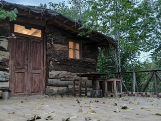 کلبه صنوبر در اقامتگاه بومگردی کومه