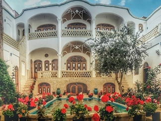 اقامتگاه سنتی اطلسی کاشان