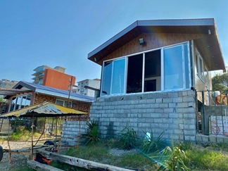 اقامتگاه چسبیده به دریا تنکابن