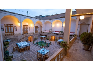 اقامتگاه سنتی کاشانه روشن