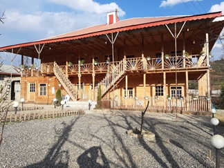 اقامتگاه بوم گردی الماس سبز