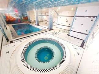 ویلا با استخر و جکوزی نزدیک کردان