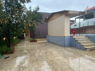 کلبه چوبی با استخر چهار فصل در لفور