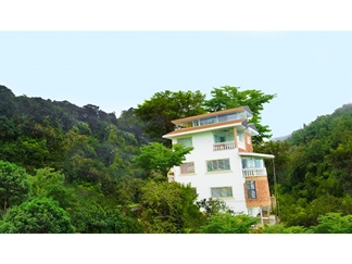 ویلا جنگلی با استخر در بام رامسر