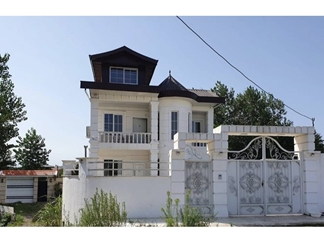 ویلا با استخر سرپوشیده نزدیک انزلی